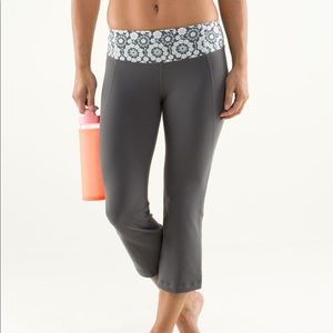 🍋 lululemon gather and crow crop